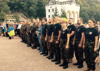 У Зарваниці просили миру для України