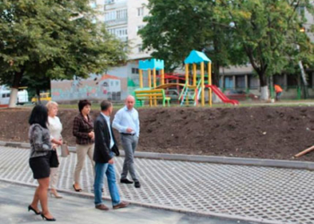 В Тернополі з’явилася ще одна екопарковка