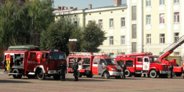 Сьогодні Театральний майдан «окупували» рятувальні машини