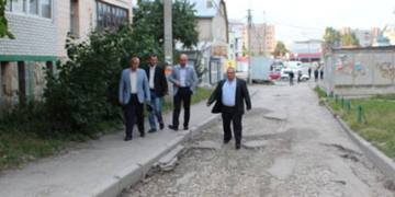 Незадовільний стан дворів… повідомляйте в міську раду
