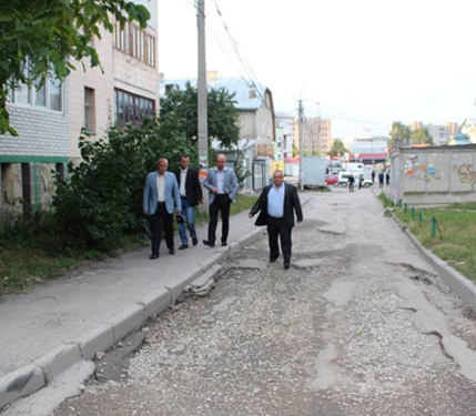 Незадовільний стан дворів… повідомляйте в міську раду