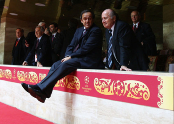 Блаттер дав хабар Платіні