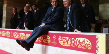 Блаттер дав хабар Платіні