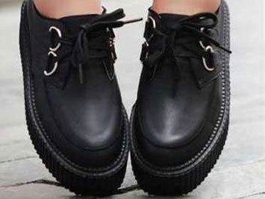 «Якість чи модні тенденції?!» – Або у що взутися тернополянам