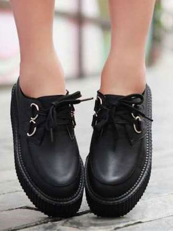 «Якість чи модні тенденції?!» – Або у що взутися тернополянам