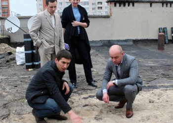 Перед початком робочого дня… на покрівлю