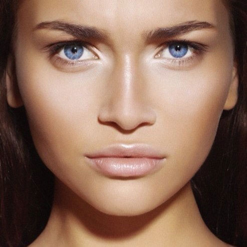 Юна красуня з Тернополя просить підтримки у земляків