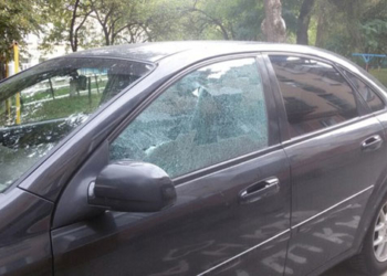 У Тернополі невідомі обстріляли автівки