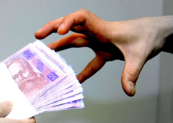 Усі заощадження віддав шахраям