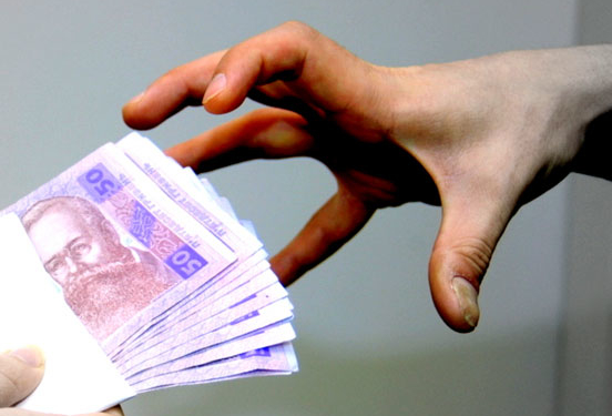 Усі заощадження віддав шахраям