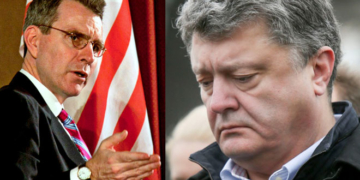 Посол США в Україні показав червону картку Порошенку