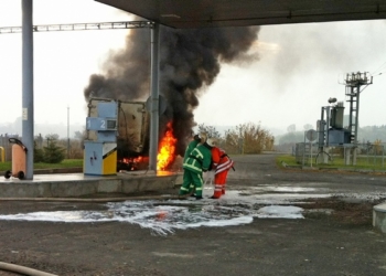 У Ланівцях ледь не вибухнув автомобіль разом із заправкою