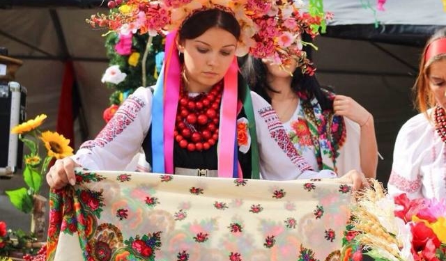 Влаштували весілля, щоб зібрати кошти для АТО (ФОТО)