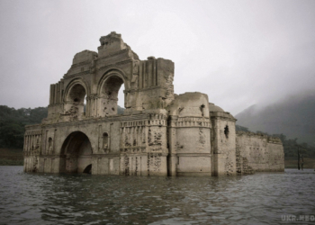 Храм з’явився з-під води!