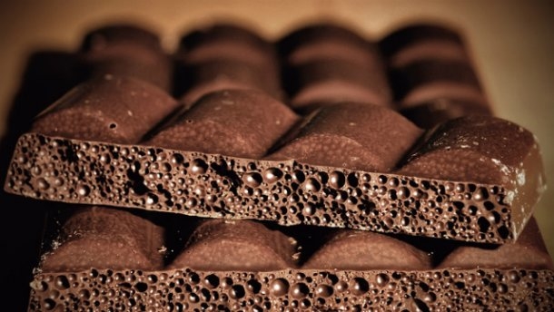 Піца, шоколад, яблука і сир – рейтинг продуктів, що викликають залежність