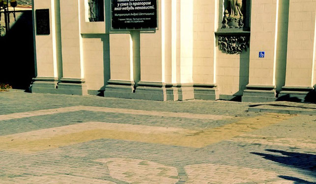 Біля тернопільського храму «розцвіла» Божа квітка