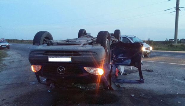 Поблизу Тернополя не розминулися дві автівки. Є потерпілі.