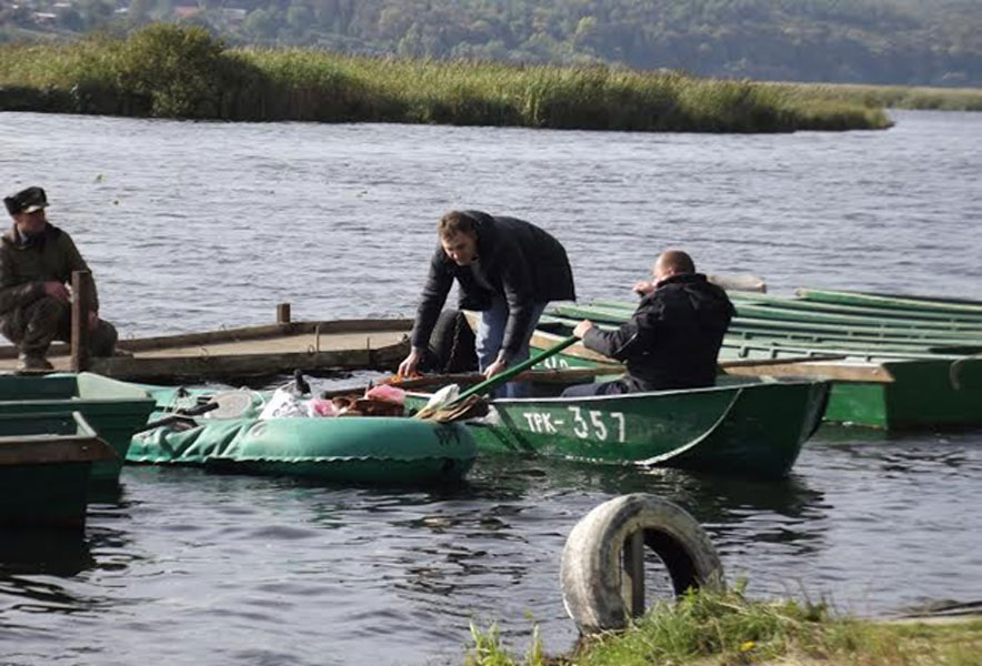 На Тернопільщині зі ставка витягли тіло рибалки