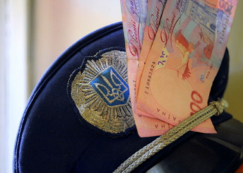 За хабар і службове підроблення судитимуть міліціянта