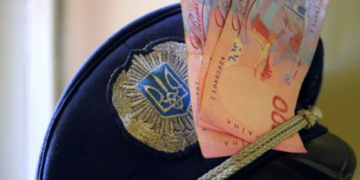 За хабар і службове підроблення судитимуть міліціянта