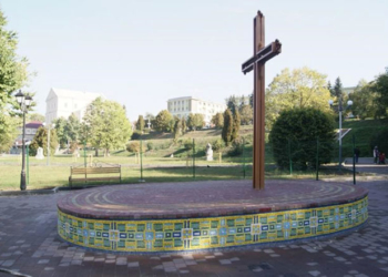 В Тернополі облаштували особливий хрест