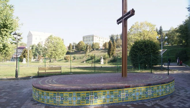 В Тернополі облаштували особливий хрест