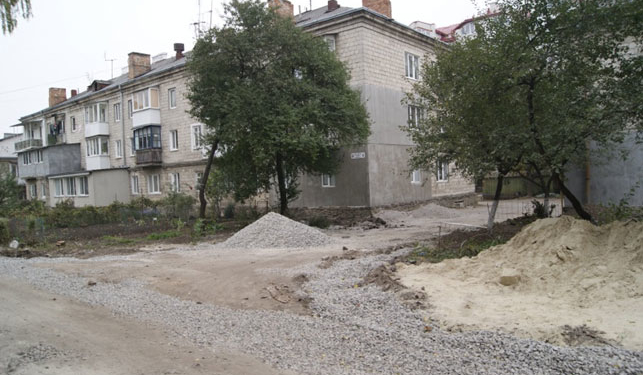 На Шота Руставелі капремонт в розгарі