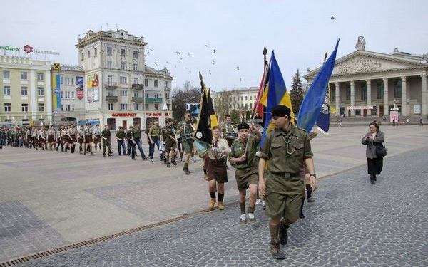Чому на всіх заходах в обов’язковому порядку повинні бути ПЛАСТуни, не рідко – для «масовки»?