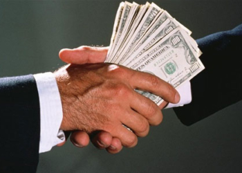 Посадовця обласної ради судитимуть за шахрайство