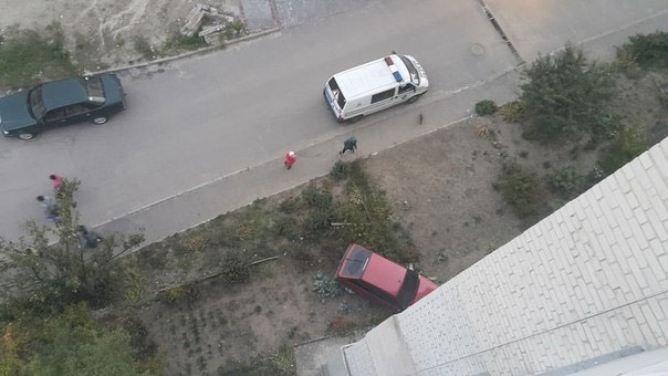 На «Дружбі» машина врізалася у будинок. ФОТО