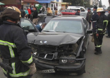 Аварія в Шумську: водій БМВ протаранив автівку «Daewoo Sens»