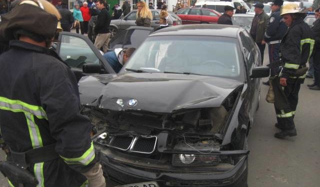Аварія в Шумську: водій БМВ протаранив автівку «Daewoo Sens»