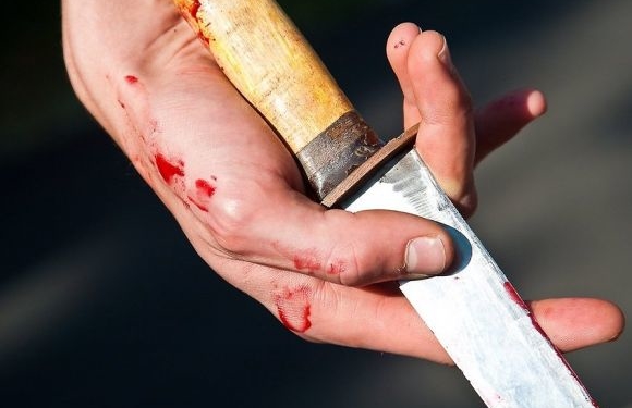 Бійка у Тернополі: чоловікові в груди встромили ножа