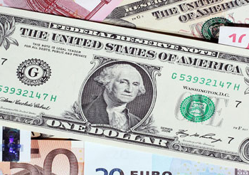 Долар і євро «повзуть» вгору