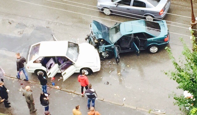 ДТП поблизу ТНЕУ: одна людина травмована