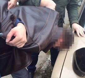 Як затримували чиновника-хабарника з цілим пакетом грошей. (ФОТО)