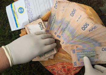 Чиновника-хабарника з обласного Держгеокадастру взяли під варту