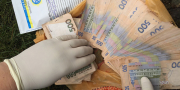Чиновника-хабарника з обласного Держгеокадастру взяли під варту