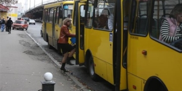 У неділю в Тернополі буде збільшено кількість рейсів автобусів до кладовищ