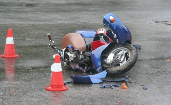 В аварії водію мопеда розтрощило голову