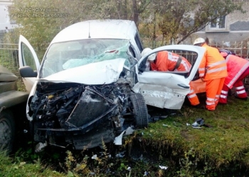 ДТП у Ланівцях: водія «вирізали» з автомобіля. (ФОТО)