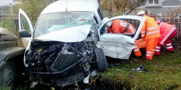 ДТП у Ланівцях: водія «вирізали» з автомобіля. (ФОТО)