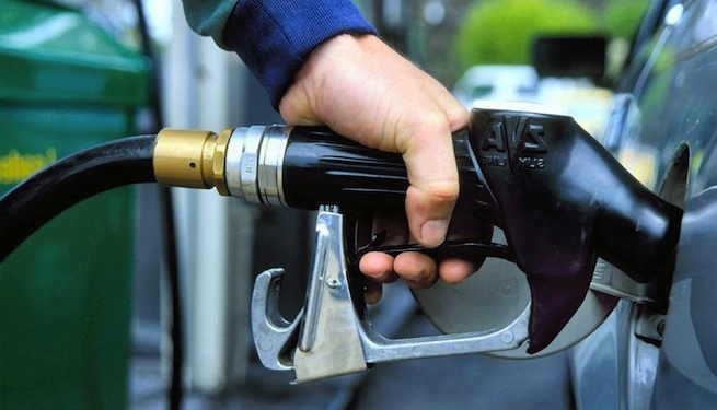 Газ подешевшав, а ціна на бензин залишилася незмінною