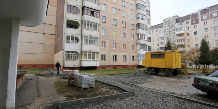 На «Алясці», де триває ремонт, висадять нові дерева