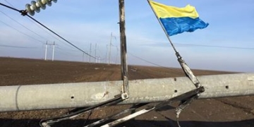 На Херсонщині підірвали 2 електроопори, які подають світло до Криму
