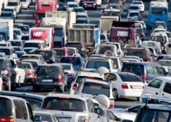 Гігантський «автокорок» на шосе у 50 смуг!