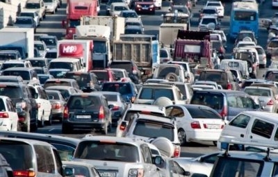 Гігантський «автокорок» на шосе у 50 смуг!