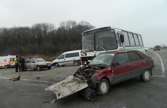 Аварія поблизу Тернополя. Є потерпілі. (ФОТО)