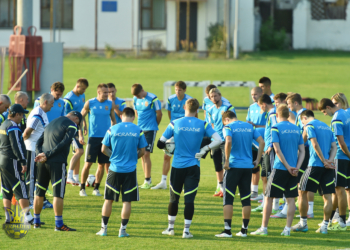 Збірна України полетіла у Львів без Гладкого