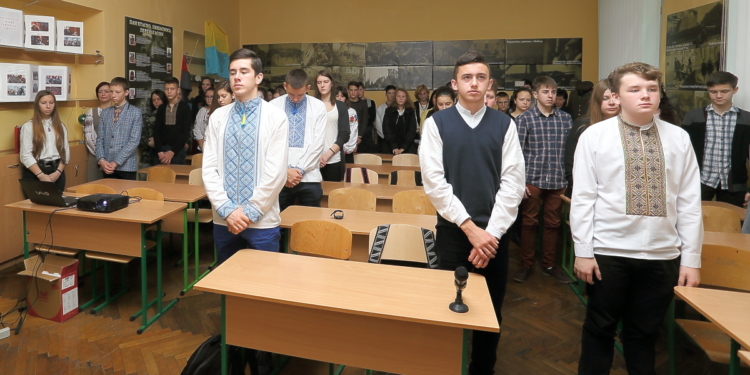 У школах Тернополя провели уроки Гідності